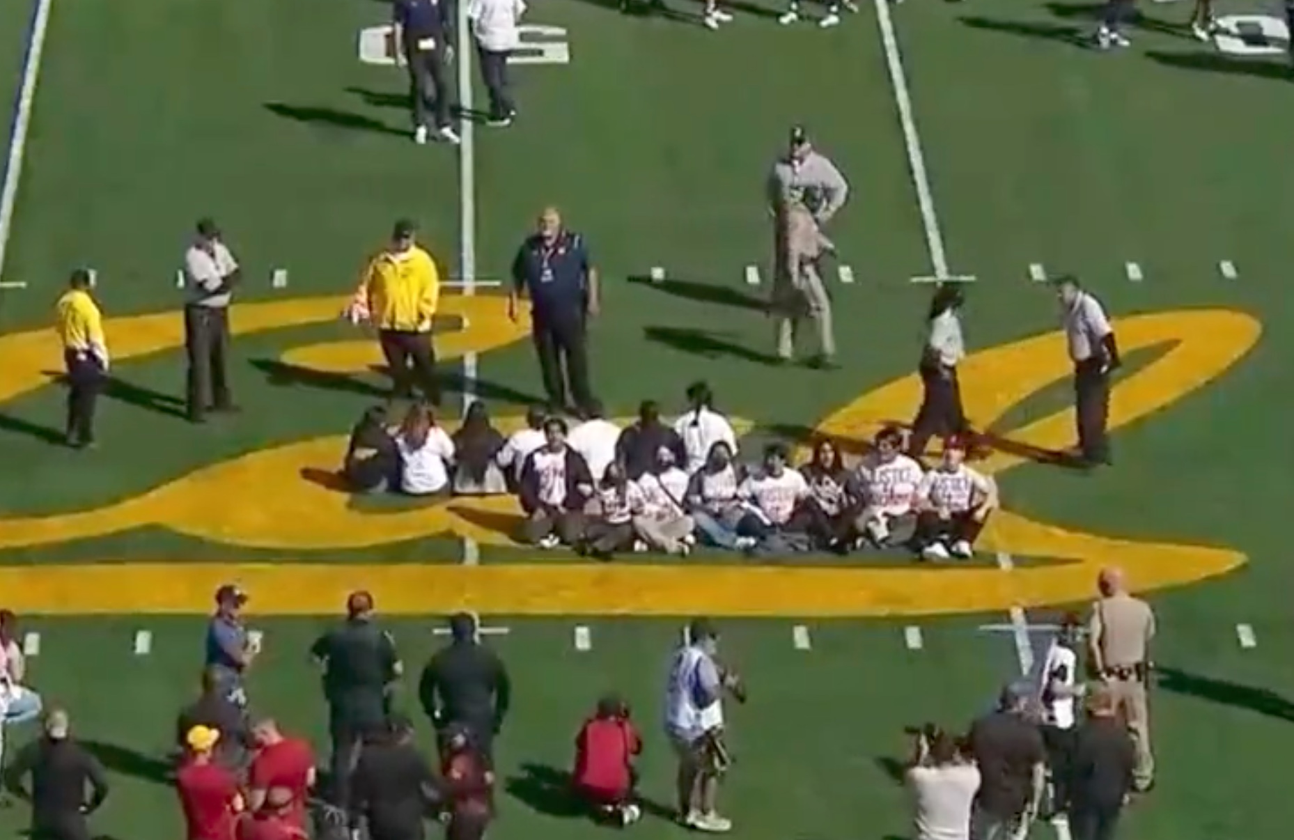 Protesters Interrupt USC Trojans vs California Golden Bears Football Game, Advocating for Ceasefire in Palestine